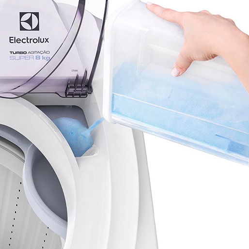 Dispenser facilita o seu dia a dia Lavadora de Roupas Electrolux LT08E Produtos Limpeza