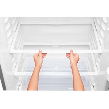 As prateleiras do Electrolux CycleDefrost DC51X são de vidro temperado Refrigerador Electrolux CycleDefrost Duplex DC51X com Freezer Gigante prateleiras vidro