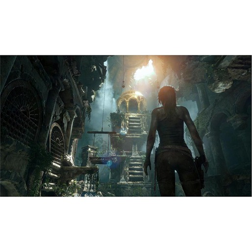 Lara Croft observa o cenário sombrio jogo rise of the tomb raider ps4 história trama