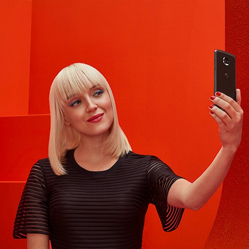 Ótimo desempenho na execução de seus recursos smartphone motorola moto z2 force edition processador