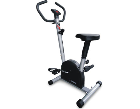 Segurança e conforto nas pedaladas - Bicicleta ergométrica com assento regulável e pedais com cinta Segurança e conforto nas pedaladas - Bicicleta ergométrica com assento regulável e pedais com cinta