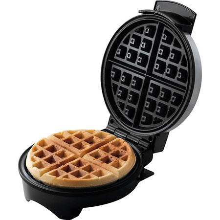 As placas internas do Golden são antiaderentes Máquina de Waffle Britânia Golden antiaderente