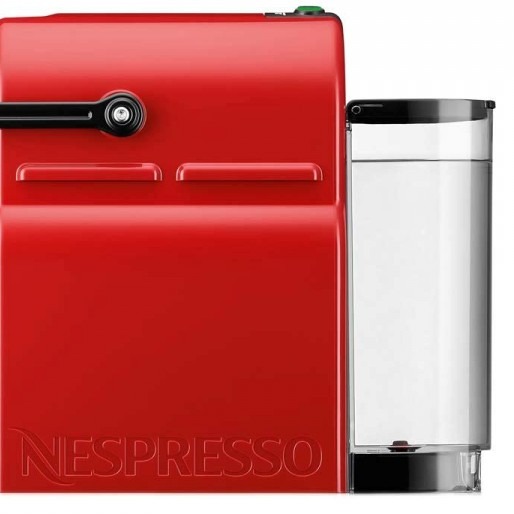 Equipada com reservatório de água e recipiente para cápsulas usadas Equipada com reservatório de água e recipiente para cápsulas usadas