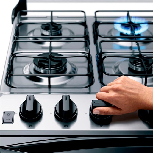 Mesa com acabamento de inox fogão brastemp 6 bocas bfs6ncbuna tempres duplas