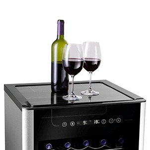 Bem servido Freezer de Vinhos Electrolux ACD29 Espaçosa