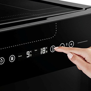 Controle digital Geladeira de Vinhos Electrolux ACD29 painel Touch