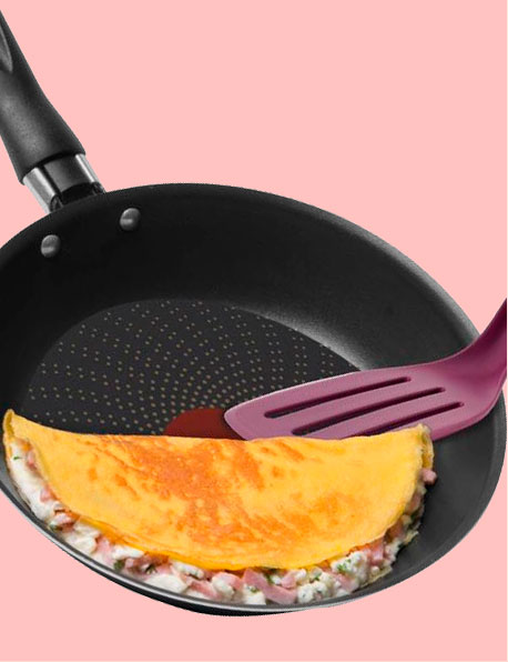 Além de 4 panelas, uma espátula faz parte do kit Conjunto Rochedo Idea espátula