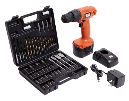 Kit Parafusadeira e Furadeira Elétrica Black and Decker CD121K50