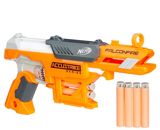 Muita ação e aventura nessa grande brincadeira Lançador de Dardos Nerf Hasbro N-Strike Accustrike FalconFire