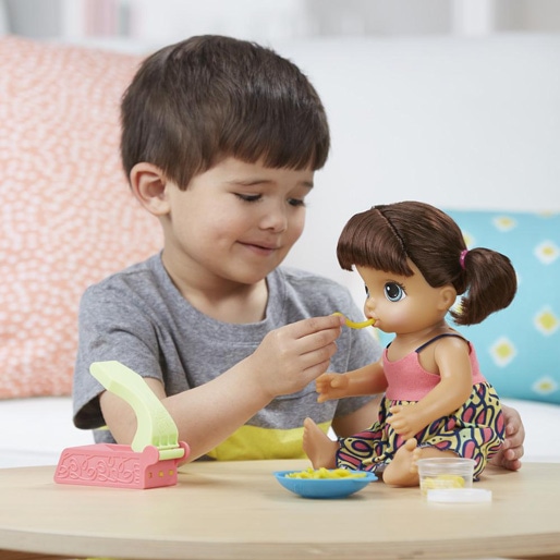 A Baby Alive tem máquina de macarrão e fraldinha boneca hasbro baby alive adoro macarrão acessórios