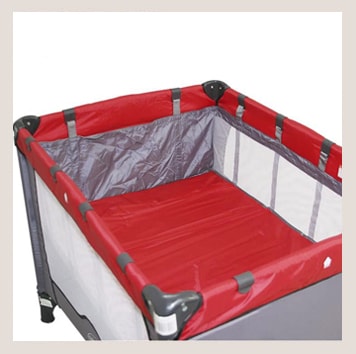 detalhe do Berço Compacto Baby Style Vermelho detalhe do Berço Compacto Baby Style Vermelho